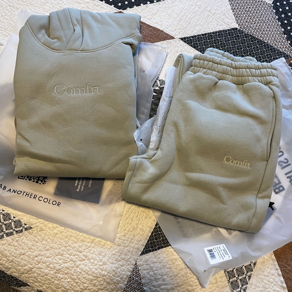 Comfrt Hoodie and Sweatpants Set - Picture 6 of 7